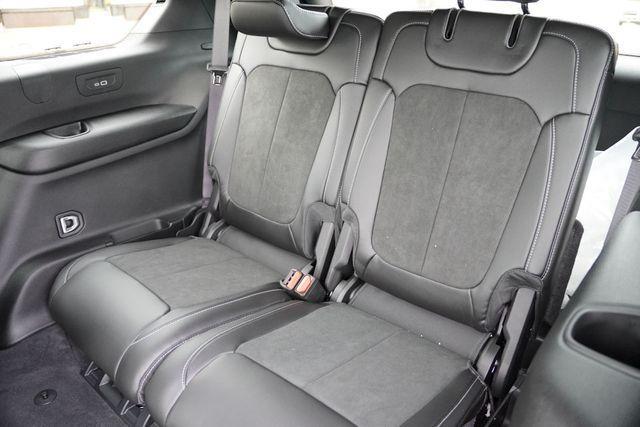 Photo of 2025 Metallic Jeep Grand Cherokee L