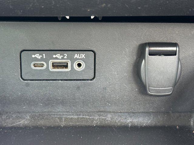 Photo of 2019 Glacier White Nissan Altima