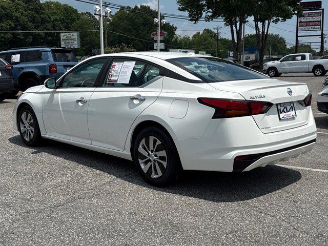 Photo of 2019 Glacier White Nissan Altima