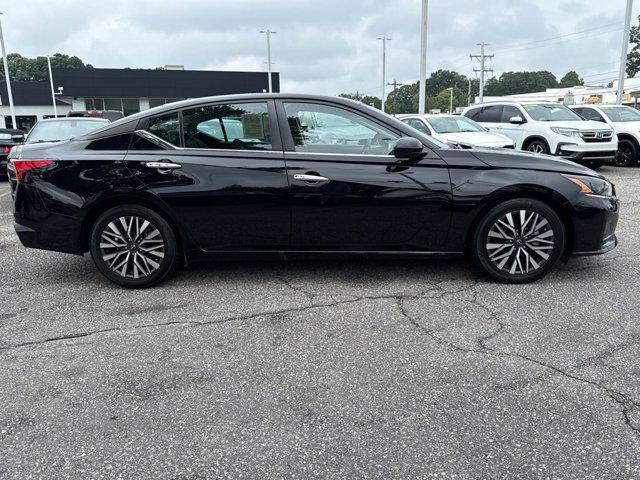 Photo of 2023 Super Black Nissan Altima