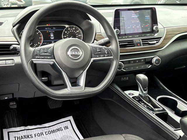 Photo of 2023 Super Black Nissan Altima