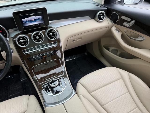 Photo of 2019 White Mercedes-Benz GLC 300