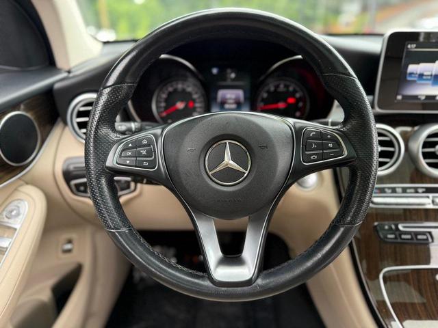 Photo of 2019 White Mercedes-Benz GLC 300