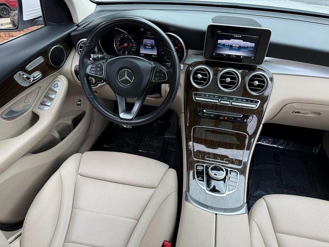 Photo of 2019 White Mercedes-Benz GLC 300