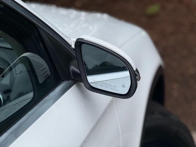 Photo of 2019 White Mercedes-Benz GLC 300