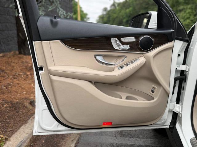 Photo of 2019 White Mercedes-Benz GLC 300