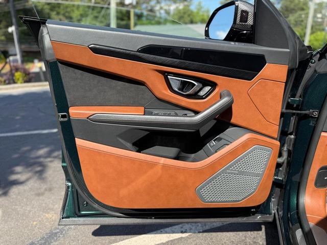 Photo of 2022 Verde Hydra Metallic Lamborghini Urus