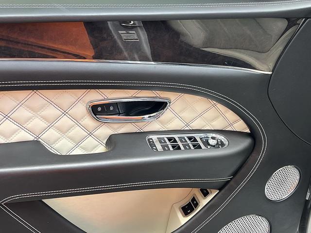 Photo of 2021 Orange Flame Bentley Bentayga