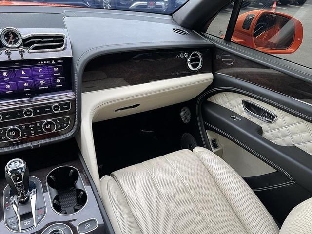 Photo of 2021 Orange Flame Bentley Bentayga
