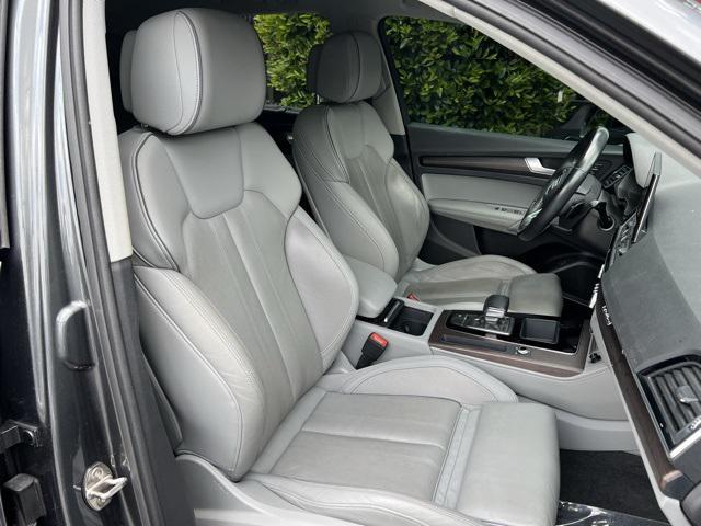 Photo of 2022 Gray Audi Q5