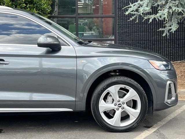 Photo of 2022 Gray Audi Q5