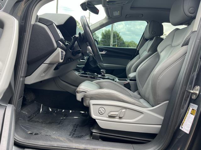 Photo of 2022 Gray Audi Q5