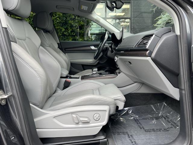 Photo of 2022 Gray Audi Q5