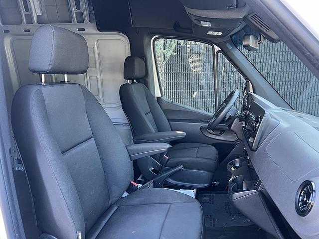 Photo of 2022 White Mercedes-Benz Sprinter 2500