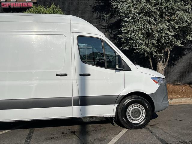 Photo of 2022 White Mercedes-Benz Sprinter 2500