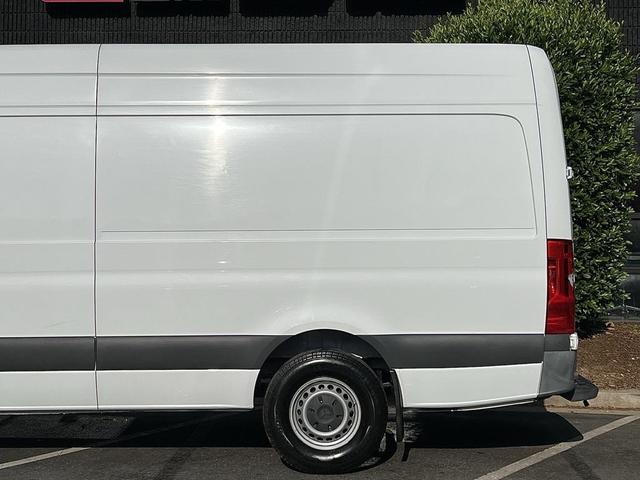 Photo of 2022 White Mercedes-Benz Sprinter 2500