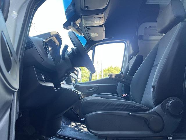 Photo of 2022 White Mercedes-Benz Sprinter 2500