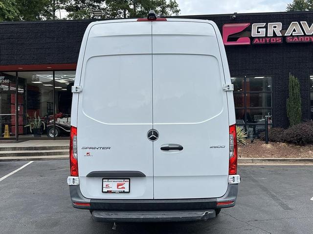 Photo of 2022 White Mercedes-Benz Sprinter 2500