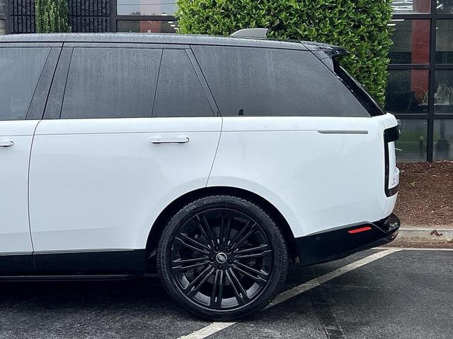 Photo of 2023 White Land Rover Range Rover
