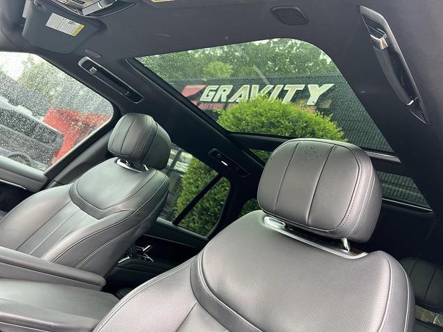 Photo of 2023 White Land Rover Range Rover
