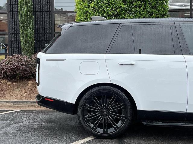 Photo of 2023 White Land Rover Range Rover