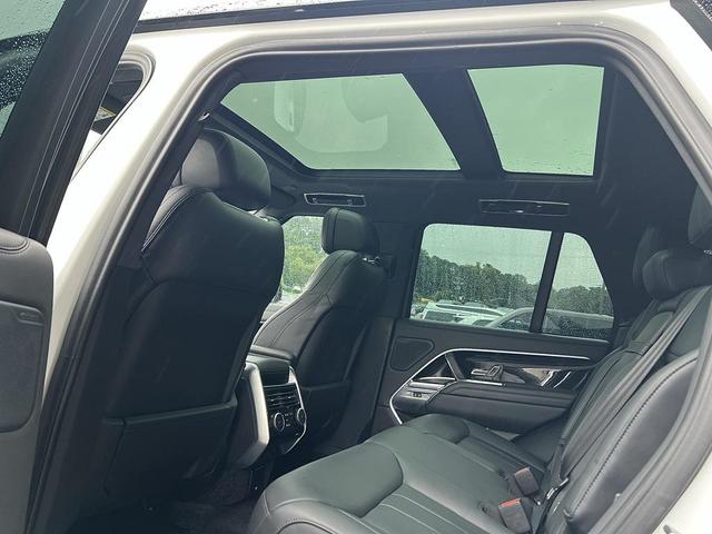 Photo of 2023 White Land Rover Range Rover