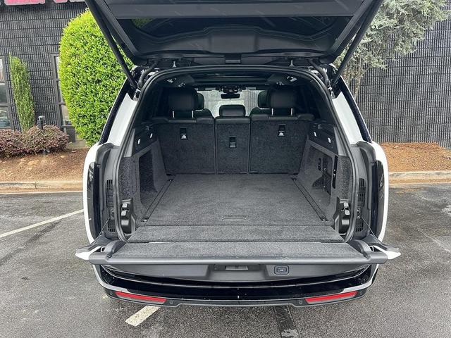 Photo of 2023 White Land Rover Range Rover