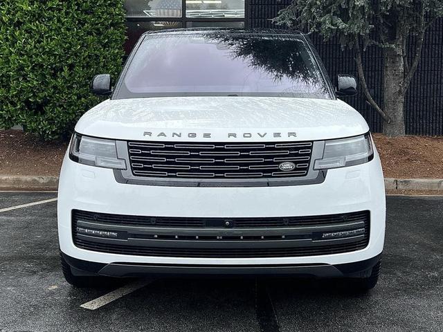 Photo of 2023 White Land Rover Range Rover