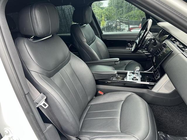 Photo of 2023 White Land Rover Range Rover