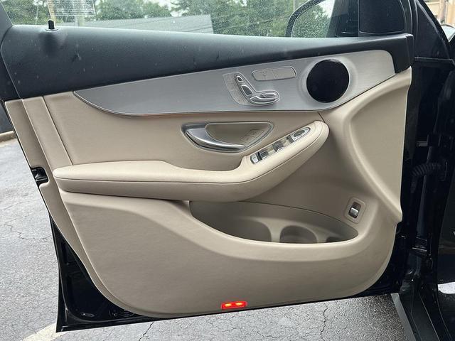 Photo of 2022 Black Mercedes-Benz GLC 300