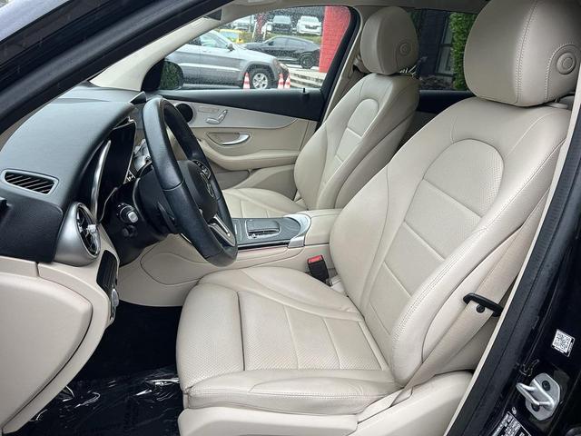 Photo of 2022 Black Mercedes-Benz GLC 300