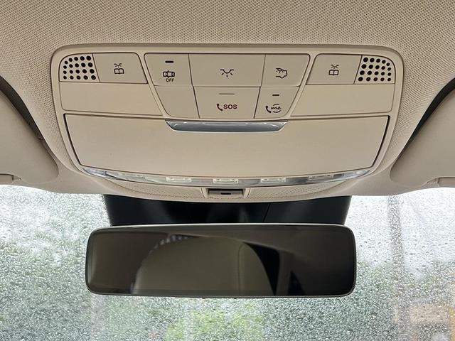 Photo of 2022 Black Mercedes-Benz GLC 300