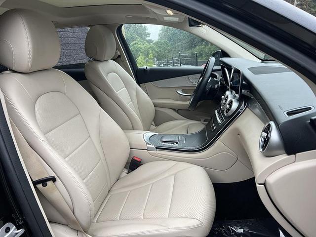 Photo of 2022 Black Mercedes-Benz GLC 300