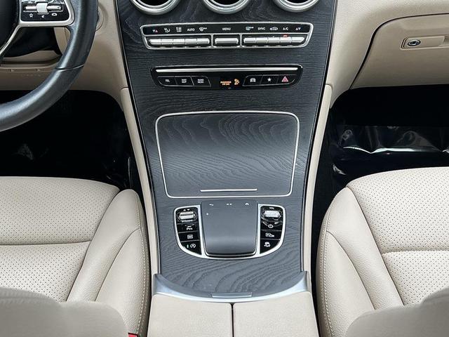 Photo of 2022 Black Mercedes-Benz GLC 300
