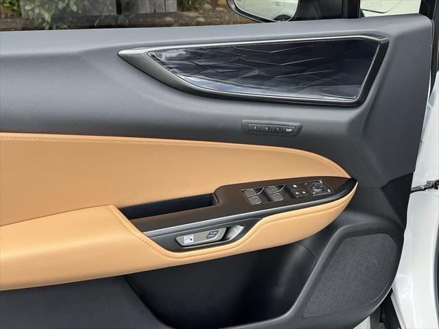 Photo of 2024 Eminent White Pearl Lexus NX 250