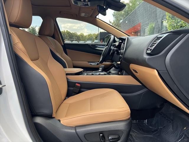 Photo of 2024 Eminent White Pearl Lexus NX 250