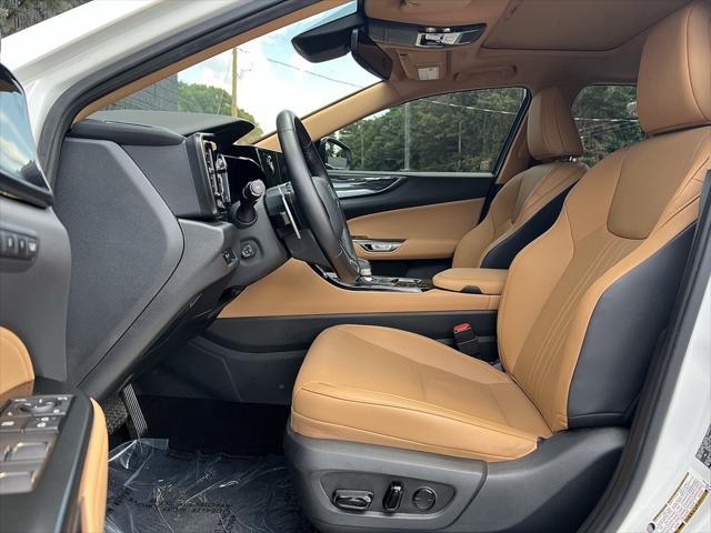 Photo of 2024 Eminent White Pearl Lexus NX 250