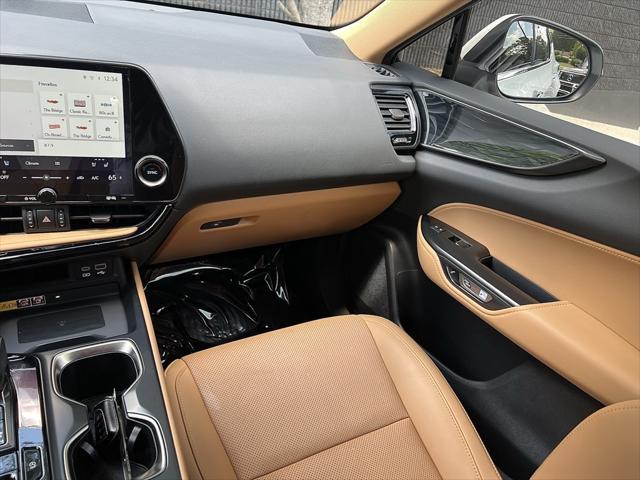 Photo of 2024 Eminent White Pearl Lexus NX 250