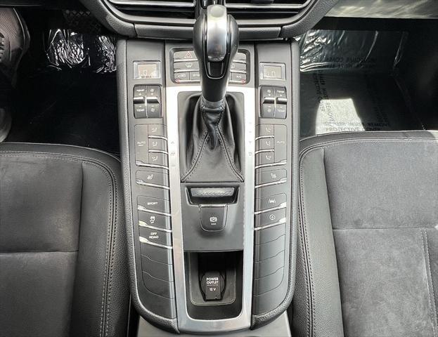 Photo of 2019 White Porsche Macan