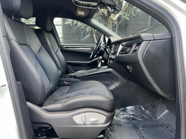 Photo of 2019 White Porsche Macan