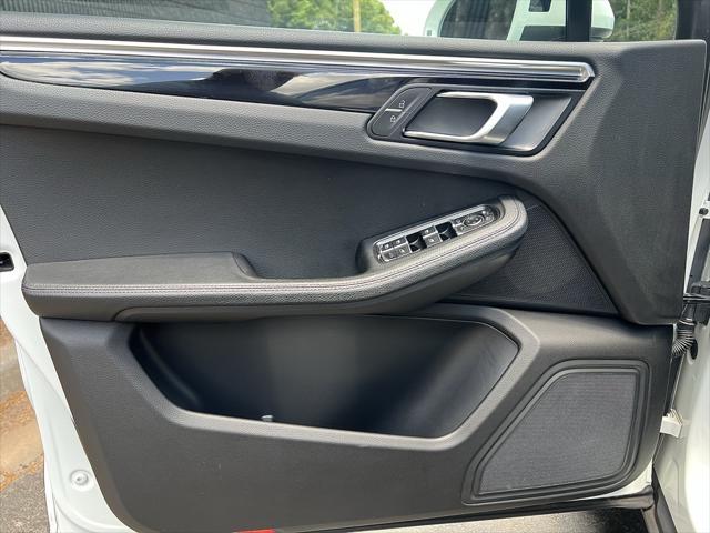 Photo of 2019 White Porsche Macan