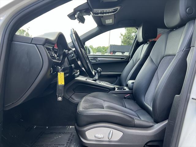 Photo of 2019 White Porsche Macan