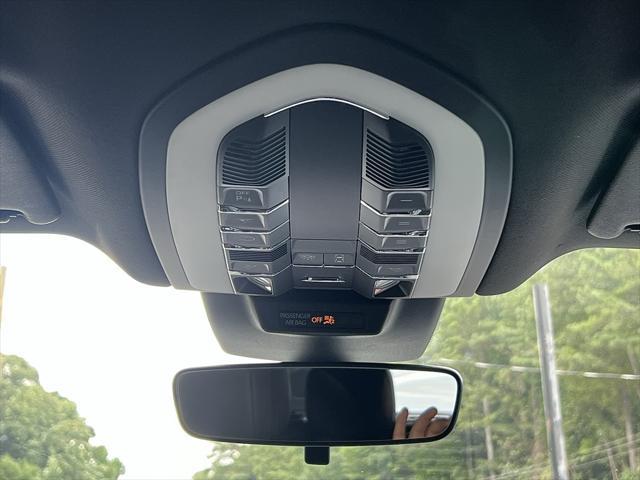 Photo of 2019 White Porsche Macan