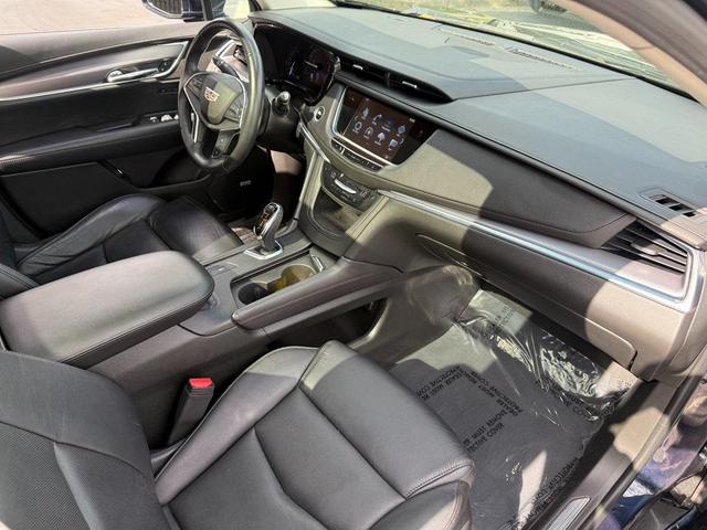 Photo of 2017 Dark Adriatic Blue Metallic Cadillac XT5