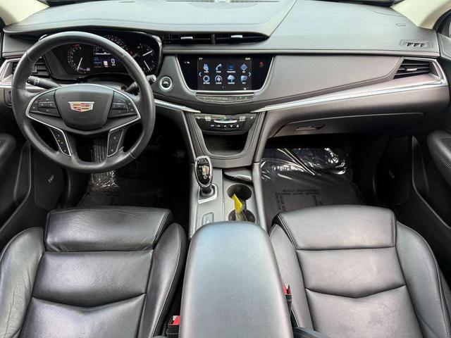 Photo of 2017 Dark Adriatic Blue Metallic Cadillac XT5