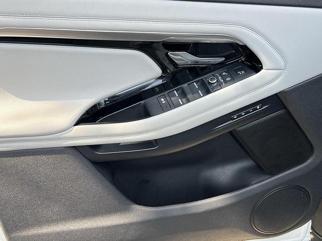 Photo of 2020 White Land Rover Range Rover Evoque
