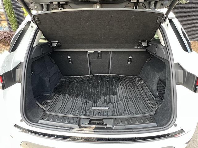 Photo of 2020 White Land Rover Range Rover Evoque