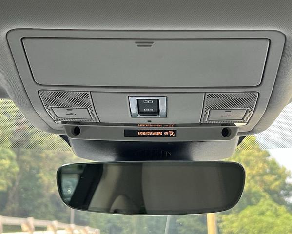 Photo of 2020 White Land Rover Range Rover Evoque