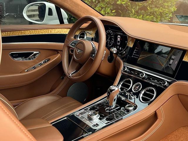 Photo of 2020 White Bentley Continental GT