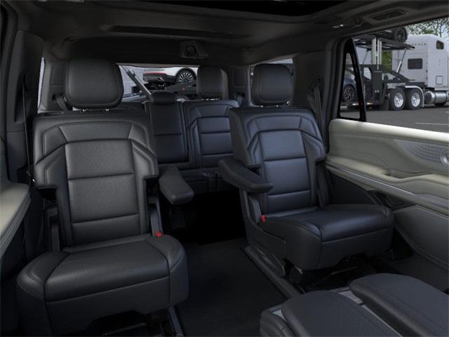 Photo of 2025 Crystal White Metallic Lincoln Navigator